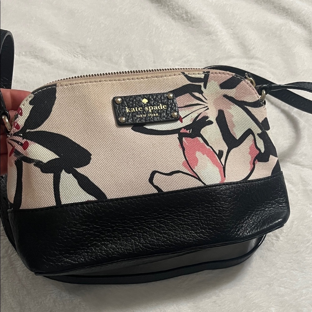 Kate Spade Black and Cream Floral Crossbody - Picture 8 of 9